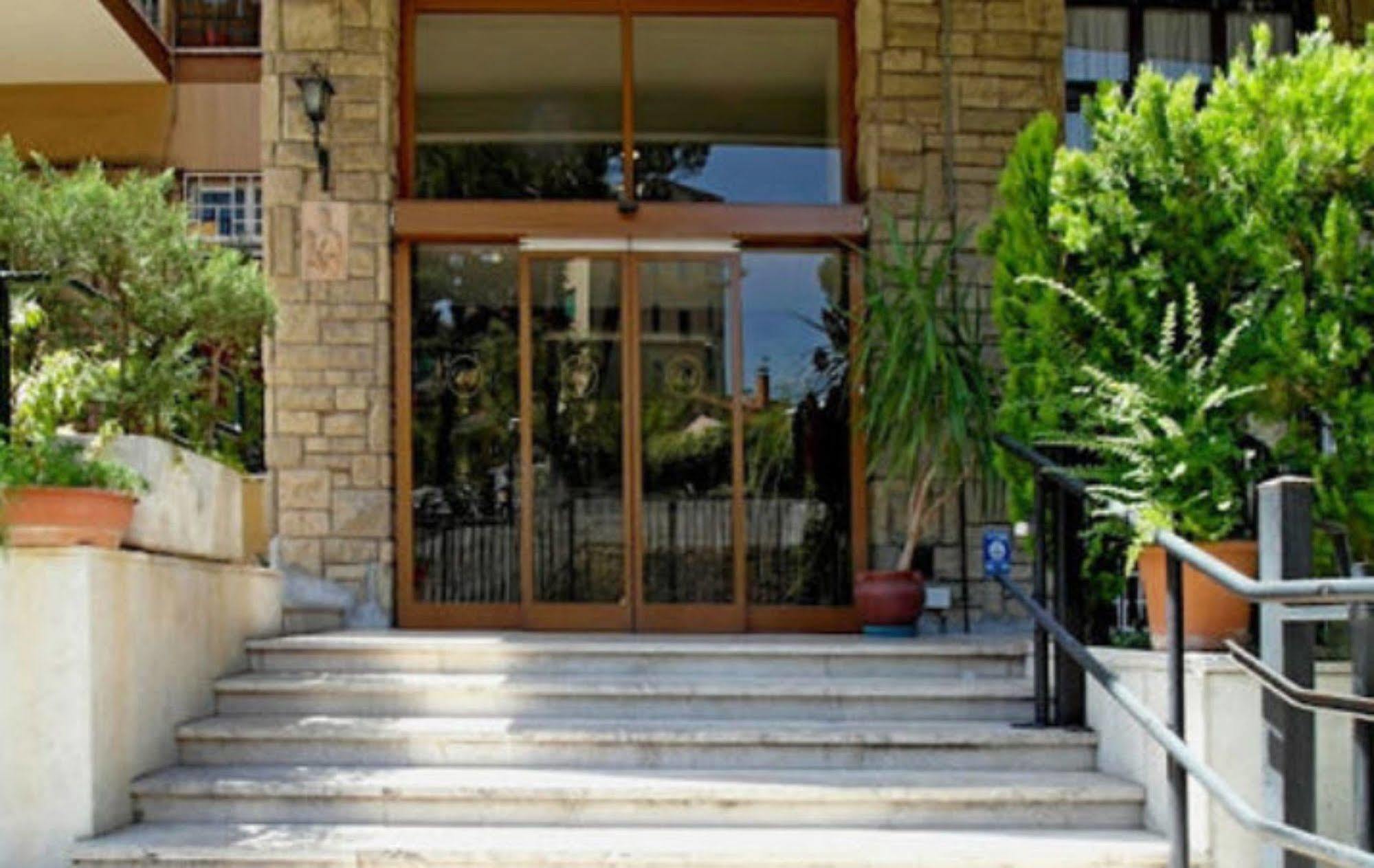 Hotel Nova Domus Aurelia Рим Экстерьер фото